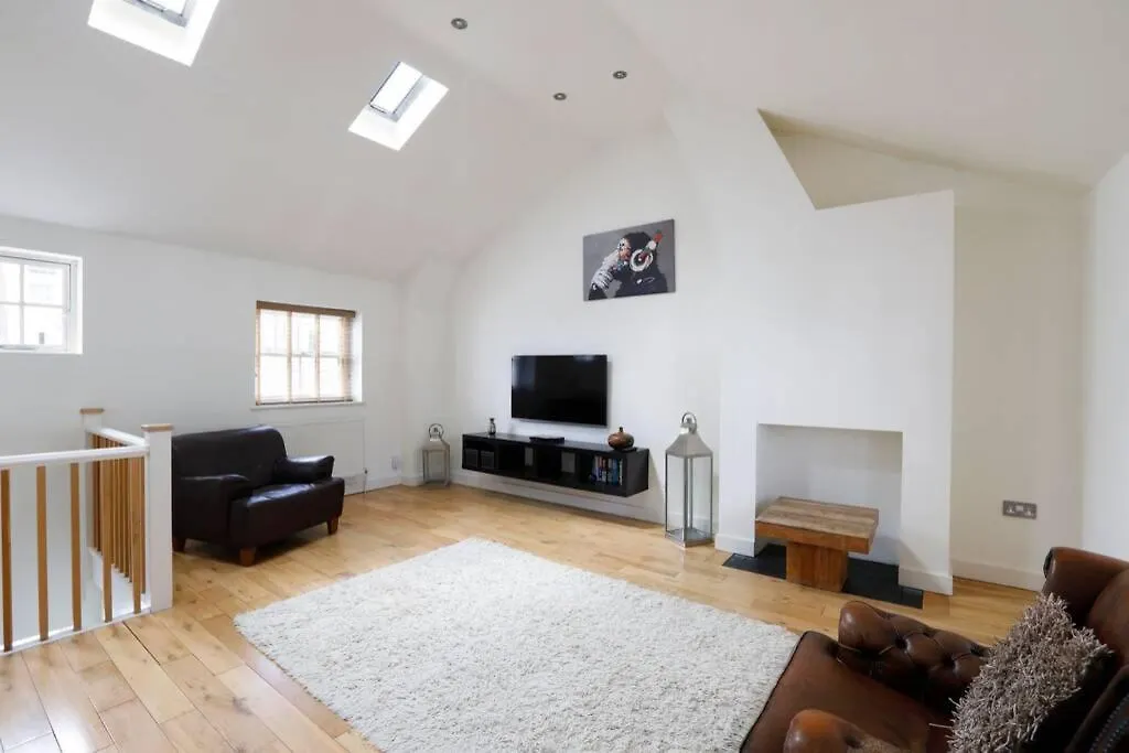 Beautiful 2 Bedroom Mews House With Parking By The Beach Brighton Holiday home