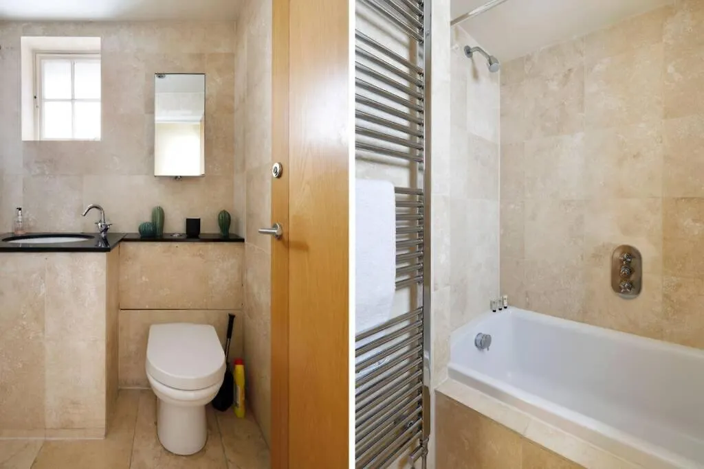 Beautiful 2 Bedroom Mews House With Parking By The Beach Brighton 0*,  United Kingdom