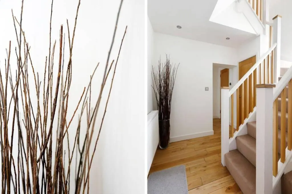 Beautiful 2 Bedroom Mews House With Parking By The Beach Brighton